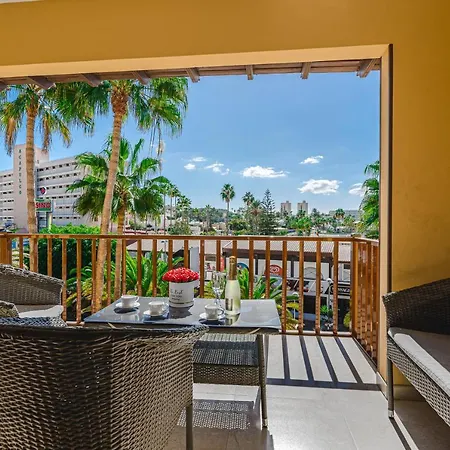 Amazing 3 Bedroom On The First Line Of The Americas Beach, Air Conditioner And Terrace Ocean View *