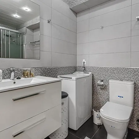 Amazing 3 Bedroom On The First Line Of The Americas Beach, Air Conditioner And Terrace Ocean View * Playa de las Américas