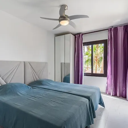 Apartman Amazing 3 Bedroom On The First Line Of The Americas Beach, Air Conditioner And Terrace Ocean View