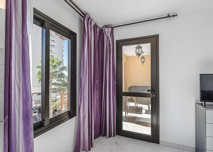 Appartement Amazing 3 Bedroom On The First Line Of The Americas Beach, Air Conditioner And Terrace Ocean View *