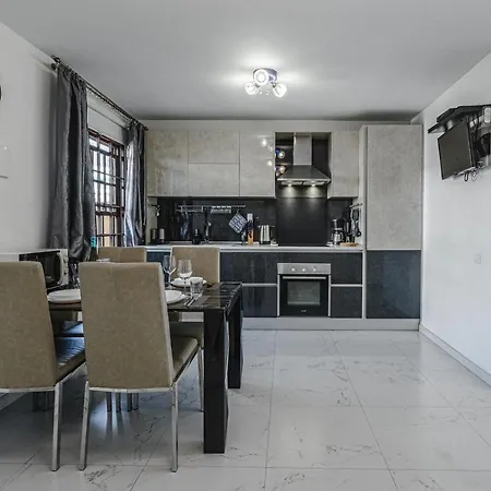 Amazing 3 Bedroom On The First Line Of The Americas Beach, Air Conditioner And Terrace Ocean View Daire