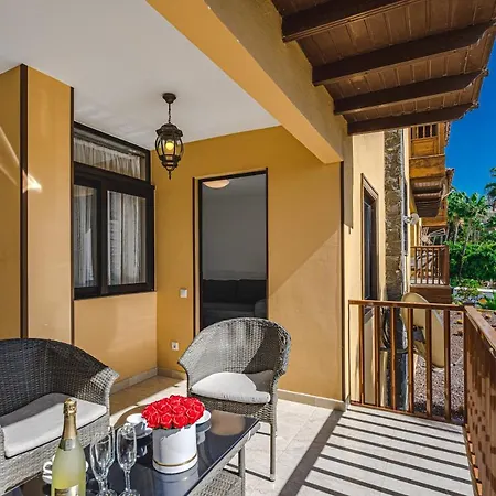 Apartment Oceanfront Oasis: 3-bedroom Americas Retreat *