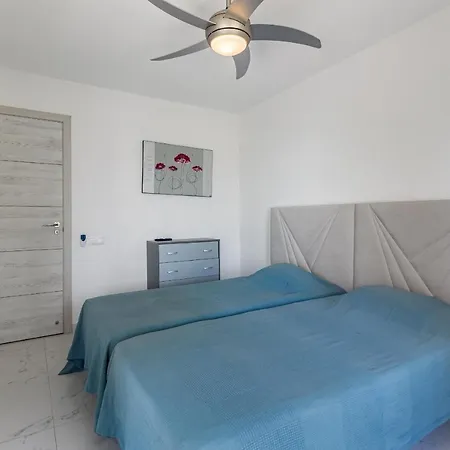 Amazing 3 Bedroom On The First Line Of The Americas Beach, Air Conditioner And Terrace Ocean View Daire *