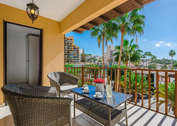 Amazing 3 Bedroom On The First Line Of The Americas Beach, Air Conditioner And Terrace Ocean View * Playa de las Americas (Tenerife)