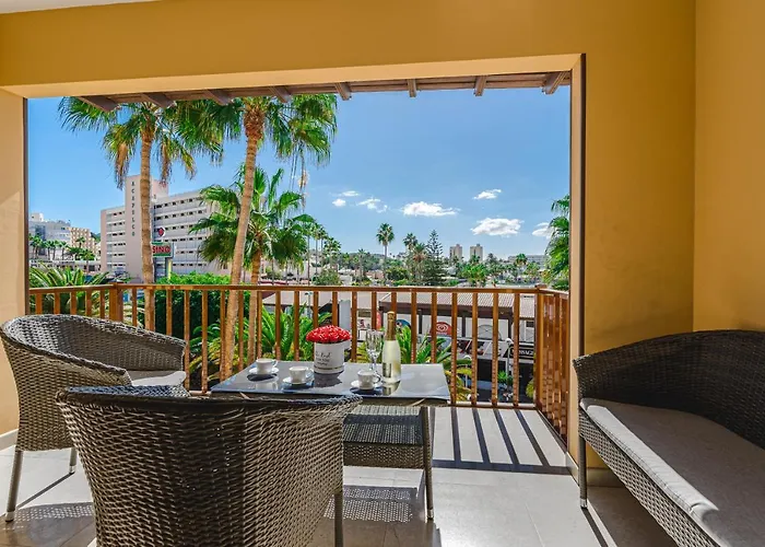 Amazing 3 Bedroom On The First Line Of The Americas Beach, Air Conditioner And Terrace Ocean View *