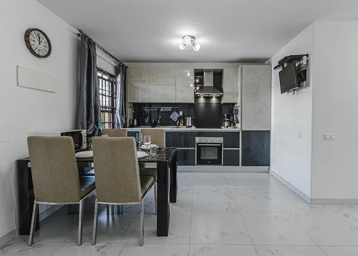 Amazing 3 Bedroom On The First Line Of The Americas Beach, Air Conditioner And Terrace Ocean View Апартаменты