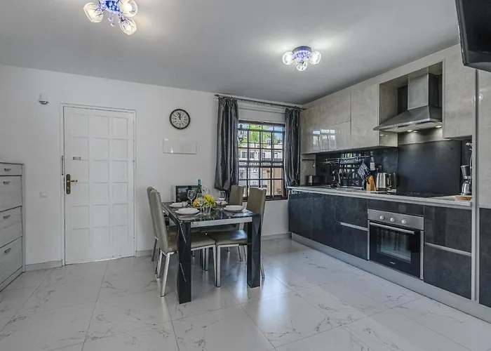 Amazing 3 Bedroom On The First Line Of The Americas Beach, Air Conditioner And Terrace Ocean View Плая-де-лас-Америкас