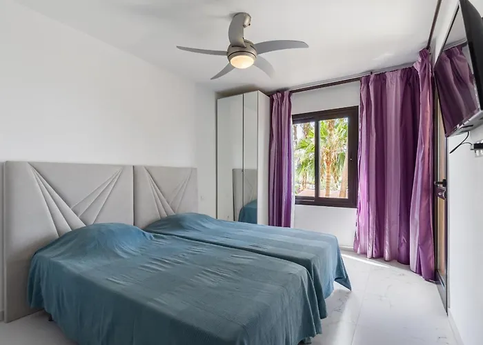 Апартаменты Amazing 3 Bedroom On The First Line Of The Americas Beach, Air Conditioner And Terrace Ocean View