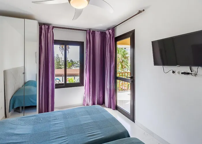 Amazing 3 Bedroom On The First Line Of The Americas Beach, Air Conditioner And Terrace Ocean View