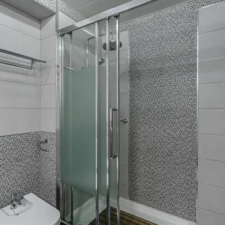 Amazing 3 Bedroom On The First Line Of The Americas Beach, Air Conditioner And Terrace Ocean View