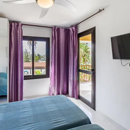 Amazing 3 Bedroom On The First Line Of The Americas Beach, Air Conditioner And Terrace Ocean View